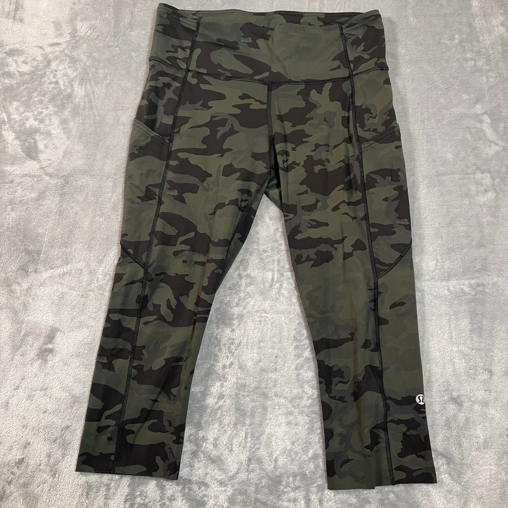 Lululemon Leggings Women's Size Medium‎ Camo Print High Waist Crop